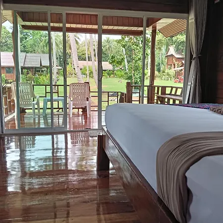 Kohjum Freedom Resort Koh Jum Exterior photo